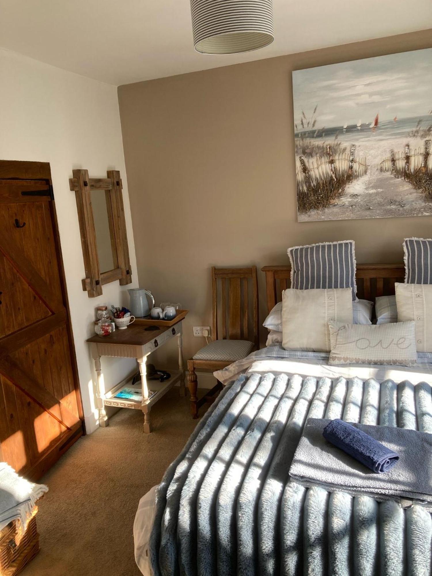 Guest Suite At 31 Little England Milborne Saint Andrew Экстерьер фото