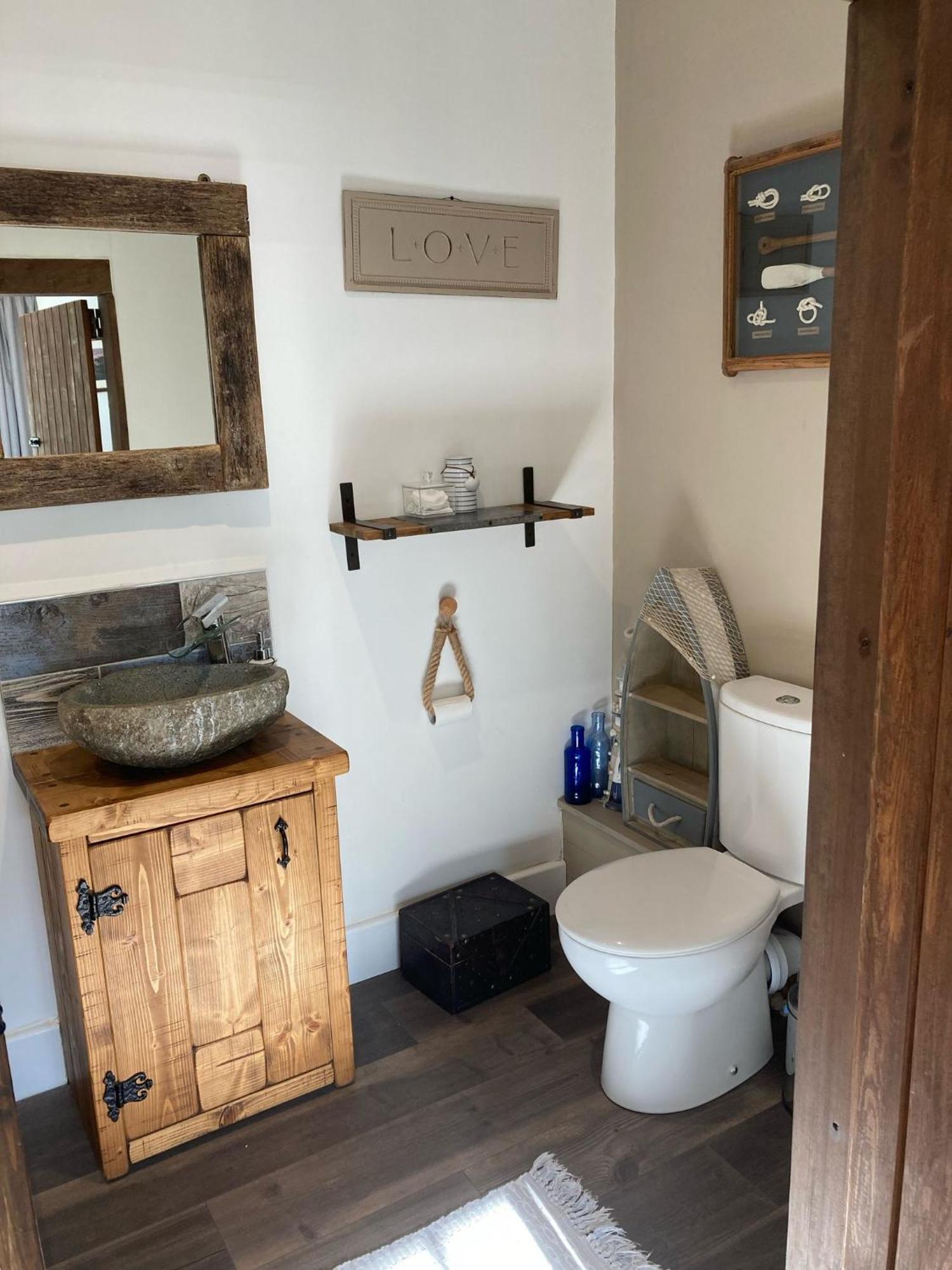 Guest Suite At 31 Little England Milborne Saint Andrew Экстерьер фото