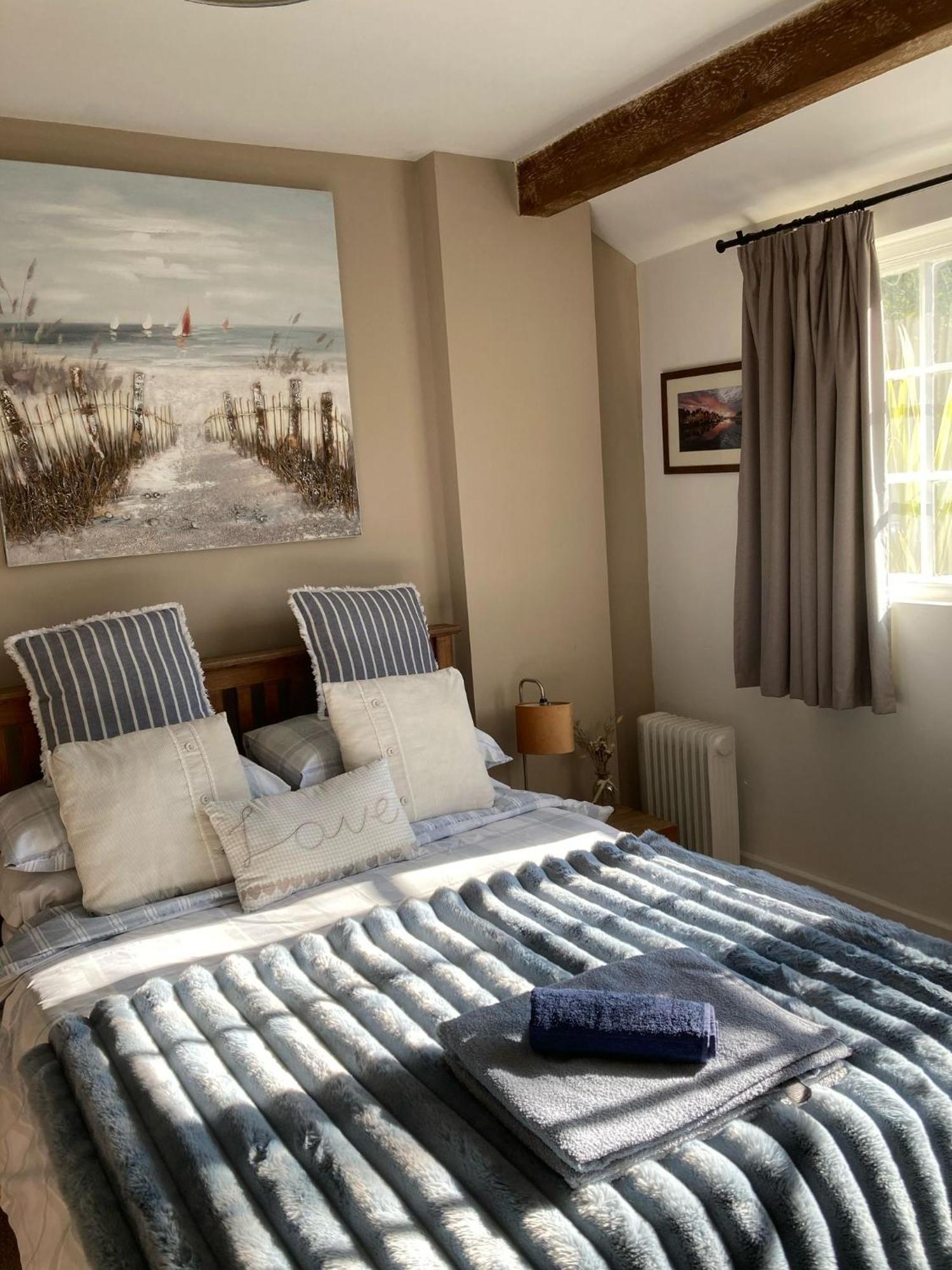 Guest Suite At 31 Little England Milborne Saint Andrew Экстерьер фото