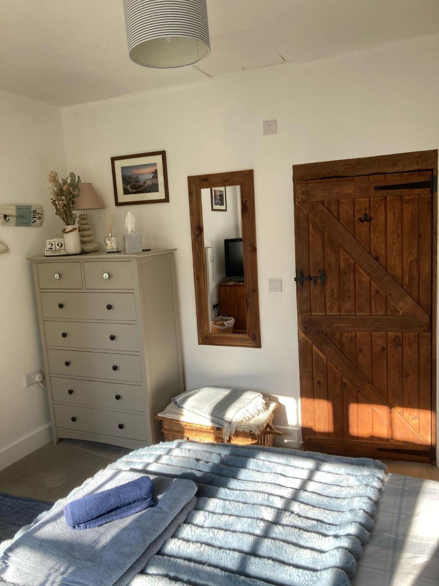 Guest Suite At 31 Little England Milborne Saint Andrew Экстерьер фото