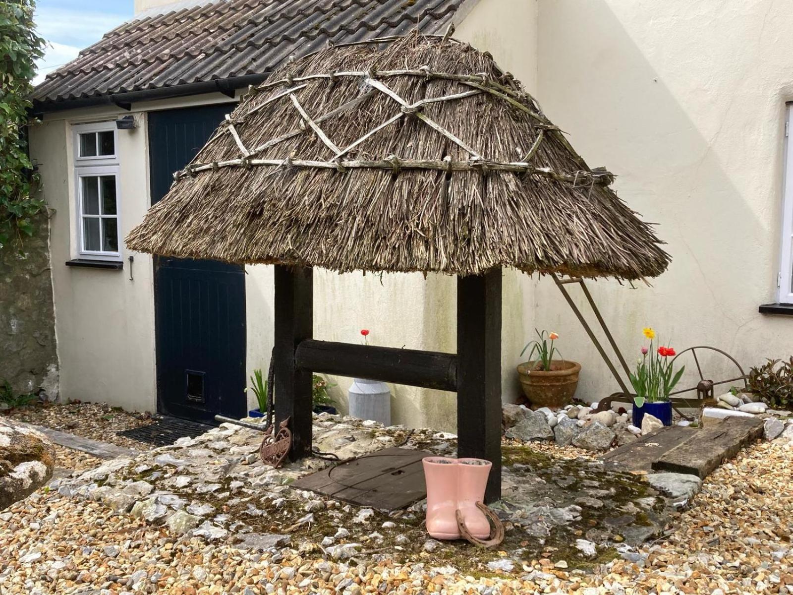 Guest Suite At 31 Little England Milborne Saint Andrew Экстерьер фото